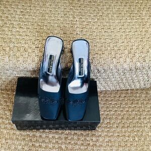 BRUNO MAGLI COUTURE NAVY BLUE HIGH HEELED SLIDE WITH BLACK/NAVY BEADING 6.5 M